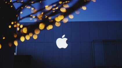 Apple-aksjen klatrer 3 pst. på sterke kvartalstall – tross uventet svikt i salget av iPhone