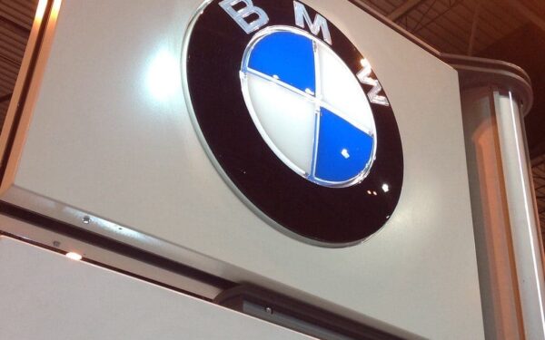 BMWs overskudd faller 11,5 % til pandeminivå, drevet av tolløkninger og svakere Kina-salg