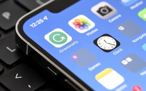 Forfatter saksøker Grammarly for uautorisert bruk av verk i AI-redigering og profilbygging