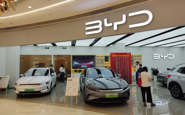 BYD stuper 36 % på to måneder: Nå spiser rivalene markedsandeler i Kina og ute