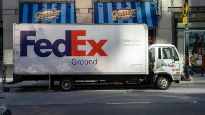„FedEx“: Satser på omfattende AI-opplæring for 440.000 ansatte globalt