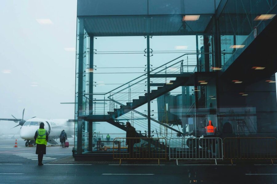 Svalbard lufthavn kan måtte bygges om: Nå ber regjeringen Avinor utrede store grep