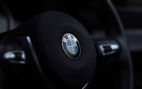 BMW: Skal fortsette å bygge luksussedaner tross 15 pst. amerikansk toll og SUV-dominans
