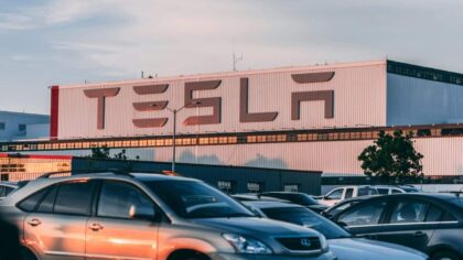 Tesla-aksjen straffes hardt på børsen etter skuffende leveringstall i første kvartal