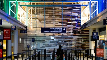 TSA-krisen i USA: Ansatte får endelig utbetalt lønn, men problemene på flyplassene vil vedvare