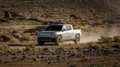 Rivian skalerer ned ambisjonene i USA – gir avkall på to milliarder dollar av det statlige lånet