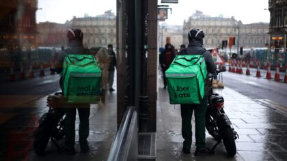 Uber kjøper 4,5 pst. av aksjene i matleveringsselskapet Delivery Hero for om lag 270 mill. euro