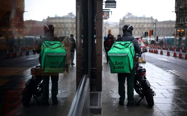 Uber kjøper 4,5 pst. av aksjene i matleveringsselskapet Delivery Hero for om lag 270 mill. euro