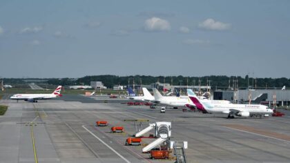 Oljeblokaden i Hormuzstredet presser opp prisene – flyplasser risikerer drivstoffmangel