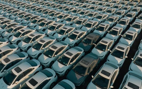 Toyota advarer Europa mot å bytte ut energiavhengighet av Russland med batterier fra Kina