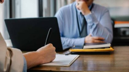 Arbeidsløysa stagnerer på 4,6 pst. – innvandrere driver veksten i antall lønnsmottakere