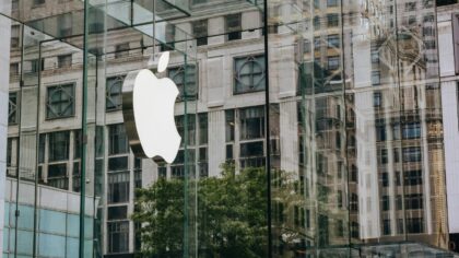 Apple-sjef T. Cook går av 1. september og etterlater enormt press på J. Ternus om økt AI-vekst