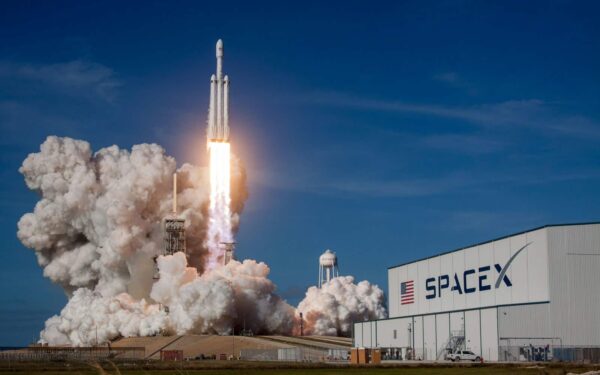 Snuoperasjon hos Musk? Ekspert hevder SpaceX dropper Mars og går rett i strupen på Månen