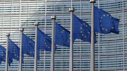 Orbán-alliert EU-kommissær overlever maktskiftet i Ungarn tross harde spionanklager