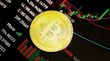 Bitcoin-varsellamper blinker: Kraftig børsinnstrømning kan signalisere salgspress før Fed-møte