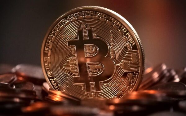 Britiske myndigheter vurderer å skrote omstridt grense for stablecoins etter kritikk
