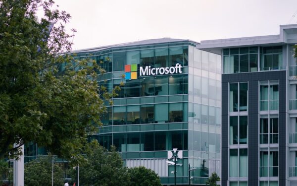 Microsoft-toppleder for mangfold slutter: L. McIntyre rigger HR for ny AI-satsing