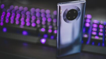 EU-politikere raser: Spania lagrer avlytting på Huawei-utstyr – «kronjuvelene» i fare