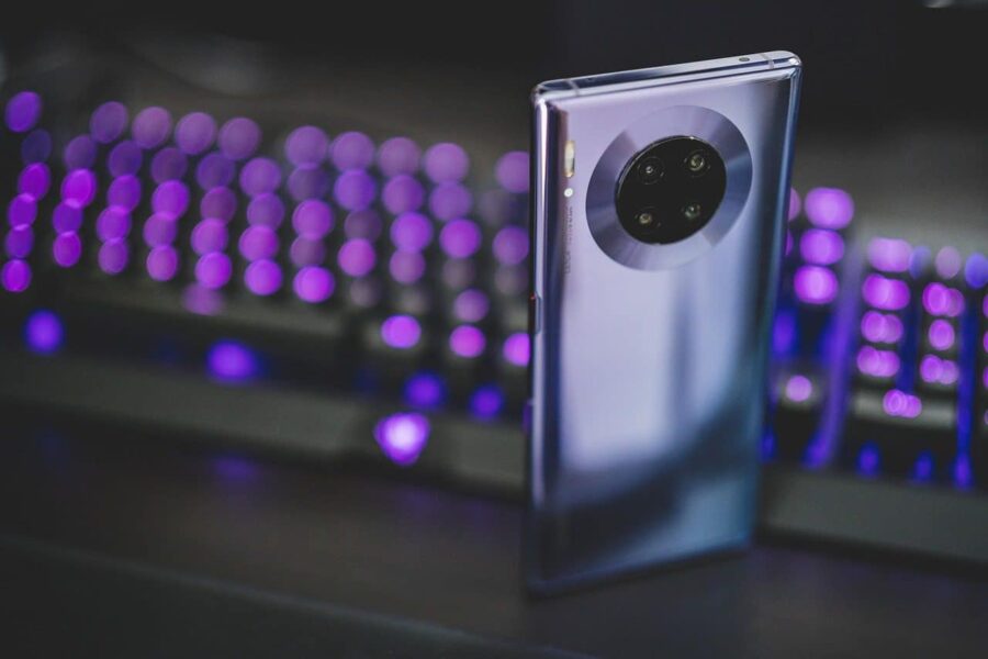 EU-politikere raser: Spania lagrer avlytting på Huawei-utstyr – «kronjuvelene» i fare