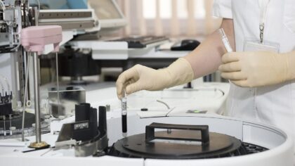 Regjeringen stanser det omstridte kuttet i statlig refusjon for private laboratorieanalyser
