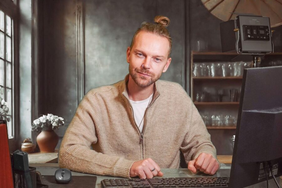 man, desk, computer, adult, blond, pc, desktop, studio, study, studying, learning, typing, working, office, work, business, online, technology, handsome, male, internet