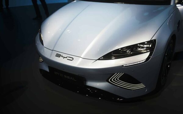 BYD veier opp for et vedvarende salgsfall i Kina med ny eksportrekord på over 135.000 biler