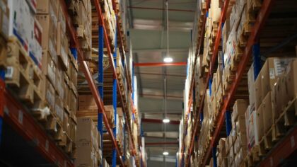 Amazon øker kostnadene for millioner av tredjepartsselgere – skylder på krig og oljesjokk