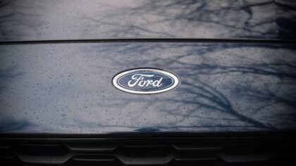Fords nye KI‑assistent gir flåteeiere presis oversikt over bruk av bilbelter i kjøretøyene