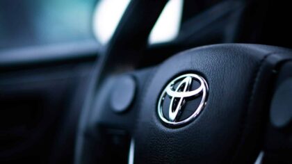 „Toyota&raquo; anslår tollkostnader på 8 mrd. dollar – kaller nivået uholdbart over tid