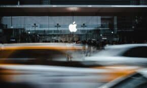 Apple logo during daytime