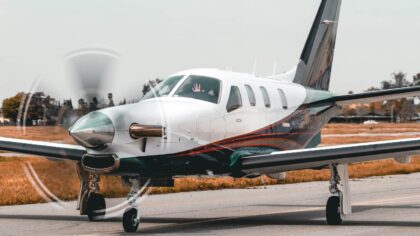 Rike flykter fra Midtøsten: Privatfly prises skyhøyt etter ny konflikt, dette betaler de nå