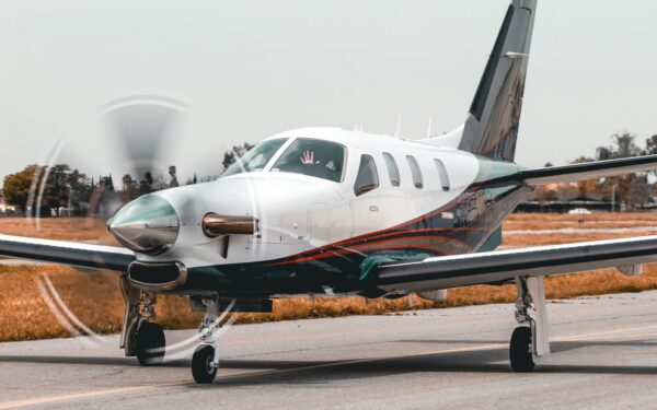 Rike flykter fra Midtøsten: Privatfly prises skyhøyt etter ny konflikt, dette betaler de nå