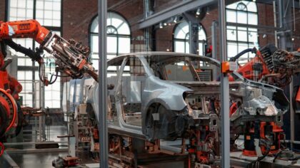 USAs våpenlagre tømmes raskt – nå ber Pentagon bilindustrien om å starte militær produksjon