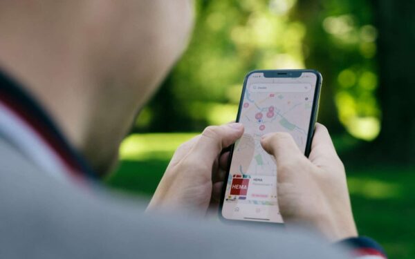 Ungdom krever plass ved teknologibordet – advarer om at ny teknologi muliggjør overvåkning