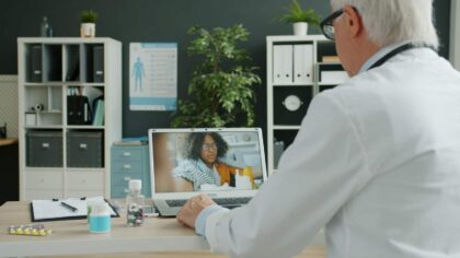 Nå må fastlegene tilby digitale timer – helseministeren forventer at helsetjenestene fornyes