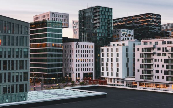 Regjeringen vil undersøke hvorfor byggekostnadene for boliger har økt kraftig