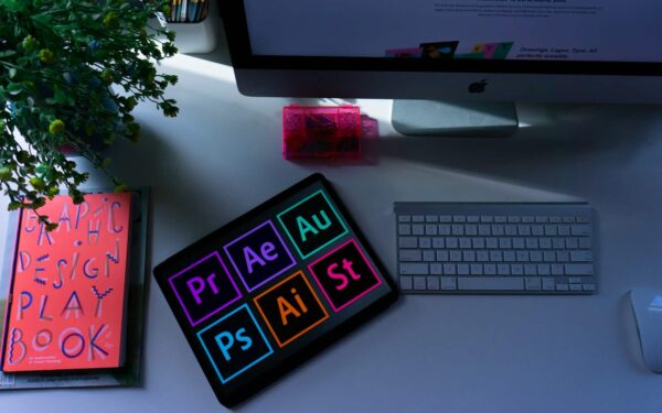 Adobe-aksjen stuper etter CEO-exit: Verdifelle eller langsiktig kjøpsmulighet i AI-skiftet?