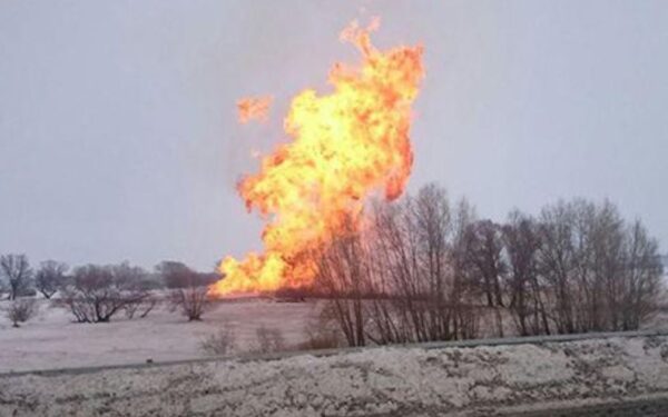 Nattangrep ryster Russland: Hemmelige dronebaser og enorme ammunisjonslagre i flammer