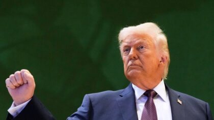Trump krever 16 mrd. dollar for rettigheter til sitt navn på flyplass og jernbanestasjon