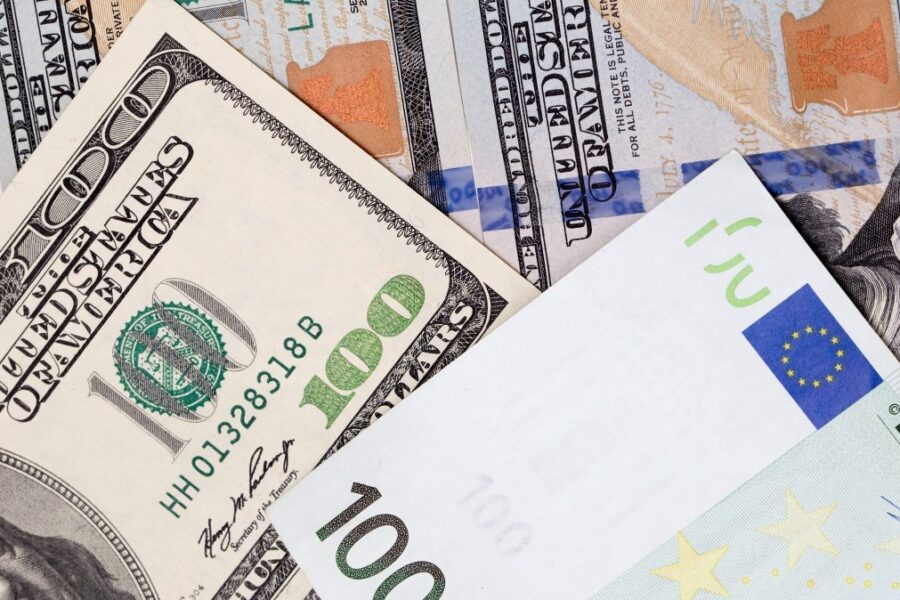 Euroen faller til laveste nivå på ti måneder – analytikere varsler dollarsjokk for eurosonen