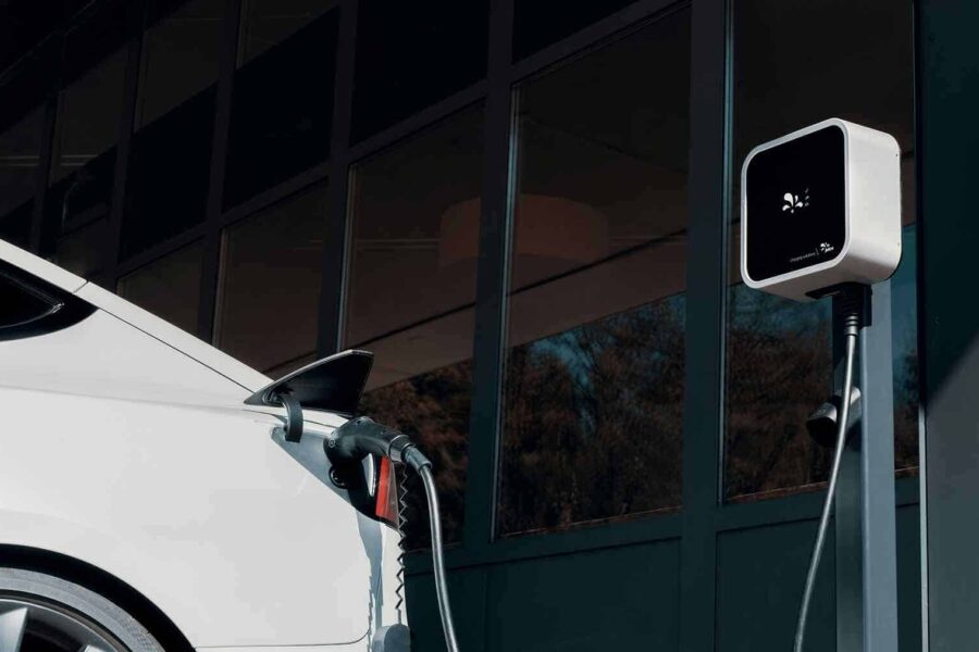 Amerikansk politiker gjorde huset helt selvforsynt med brukte batterier fra en krasjet Tesla