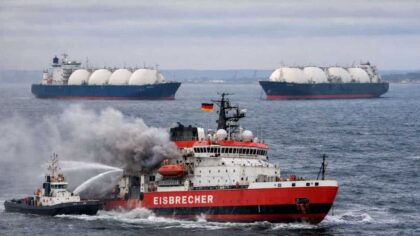 Tysk isbryter fikk havari utenfor Rügen – LNG-tanker venter på tilgang til Mukran