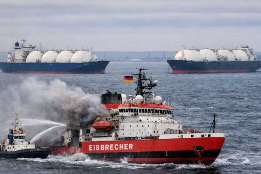 Tysk isbryter fikk havari utenfor Rügen – LNG-tanker venter på tilgang til Mukran