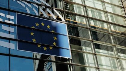 USAs ambassadør advarer EU sterkt mot streng regulering av amerikanske teknologigiganter