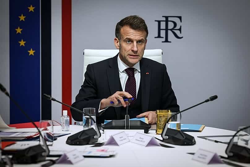 Macron taler på et møte i det nasjonale forsvarsrådet i Élysée-palasset, Paris, 10. mars 2026
