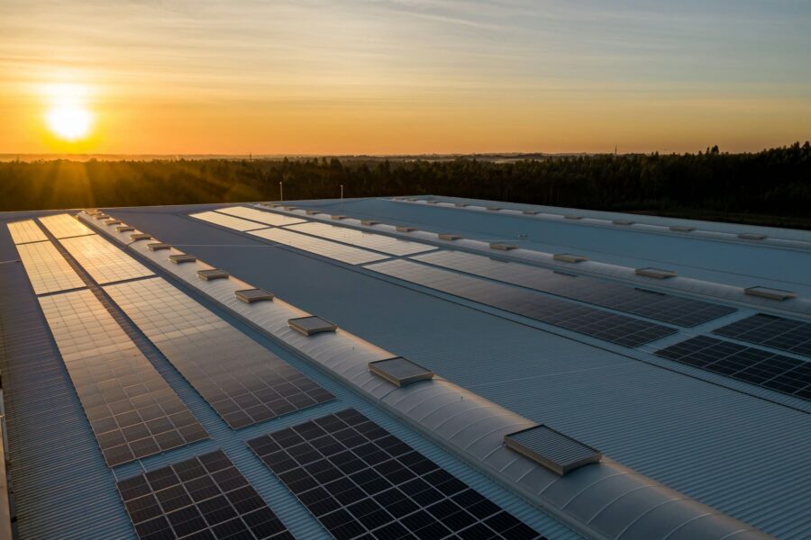 EU-milliarder til nytt batteriløft: Fire lagringsenheter skal stabilisere solkraft i Paks