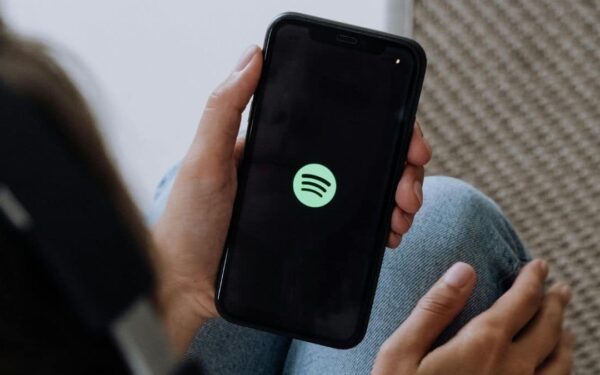 Strømmegiganten Spotify utvider AI-verktøyet – nå får lytterne skreddersydde podkastlister