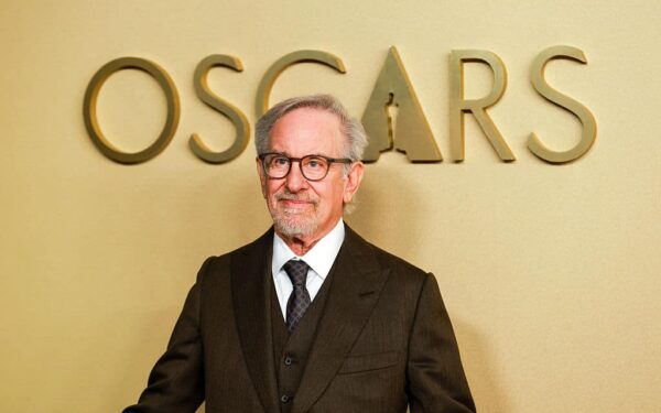 Steven Spielberg avviser bruk av kunstig intelligens og understreker menneskelig kreativitet i filmene