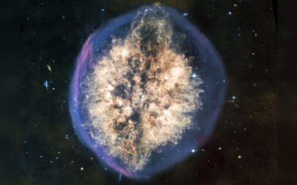 Storslått hjerneformet tåke i verdensrommet gir ny innsikt i kosmiske prosesser
