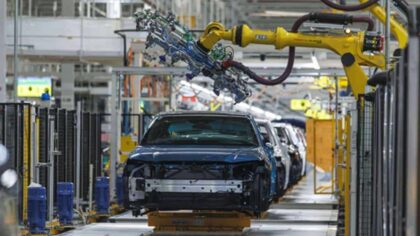 Toyota Motor satser 1 mrd. dollar på to amerikanske fabrikker for å møte krevende importregler
